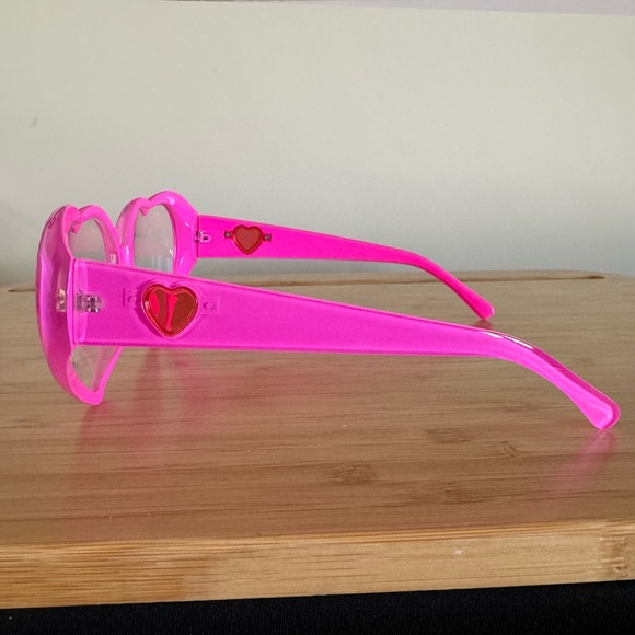 Reading Glasses +1.75 in Pink Hearts - Picture 5 of 6